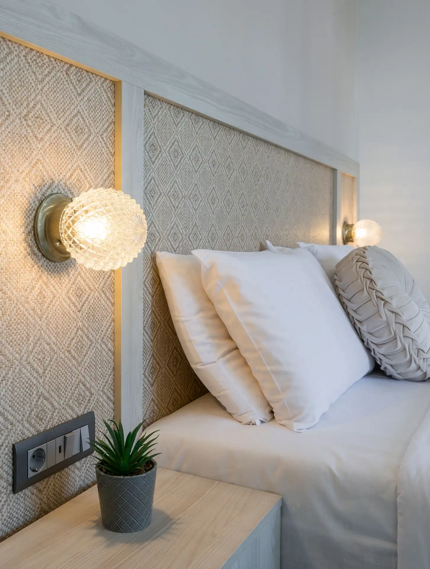 Deluxe Double Room with Side Sea View​